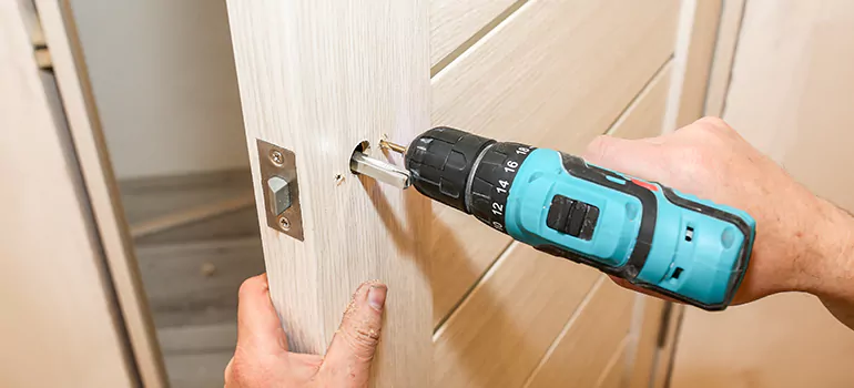 Old Door Knob Repair in Pembroke Pines, FL